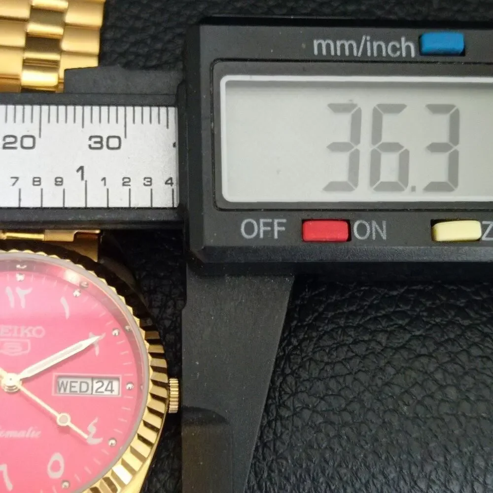 Vintage 1976 Seiko Automatic Mens Gold Watch W/daydate & Gold accents